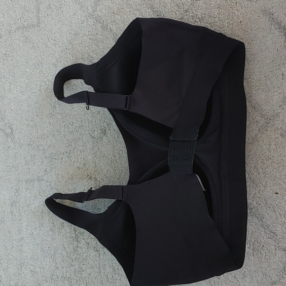 Lululemon sports bra - Picture 2 of 3